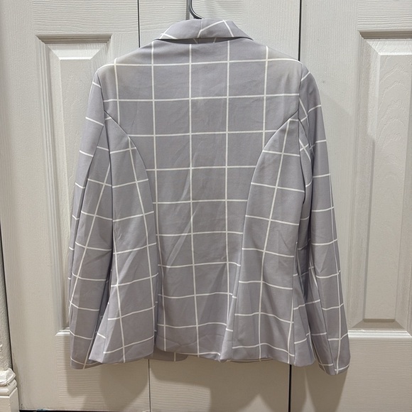 Blazer - Picture 3 of 3